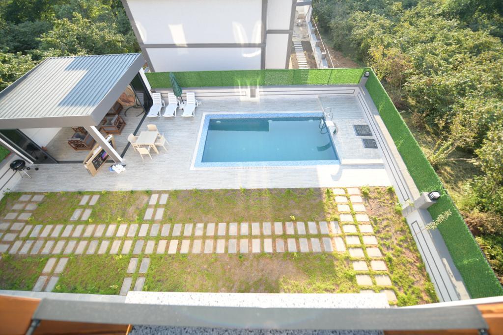 ARAKLI HÜRRİYET MAHALLESİNDE HAVUZLU LÜKS SATILIK VİLLALAR